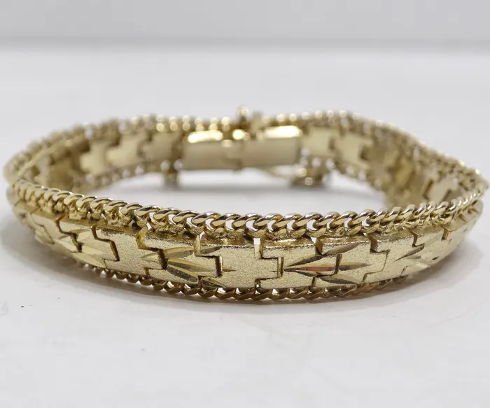 24K Gold Plated 1960s Chain Bracelet Vintage by Misty Bracelets
