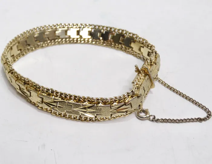 24K Gold Plated 1960s Chain Bracelet Vintage by Misty Bracelets