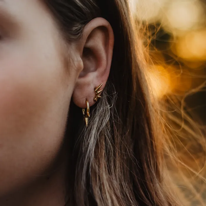 Earrings Izzy Jo Ramona in Gold Spiked Huggie Hoop Earrings